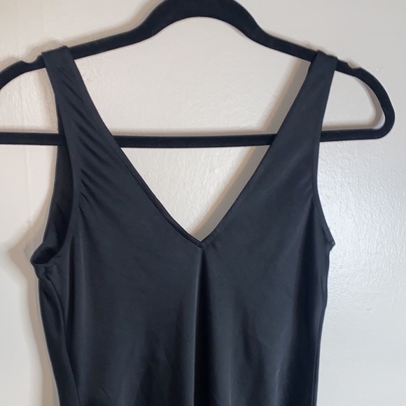 🎱NWT Beautiful Black V-Neck slip dress with slit up the side! - Picture 6 of 11